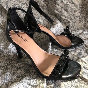 NWT Torrid black patent strappy heels bow 8.5 extra wide
